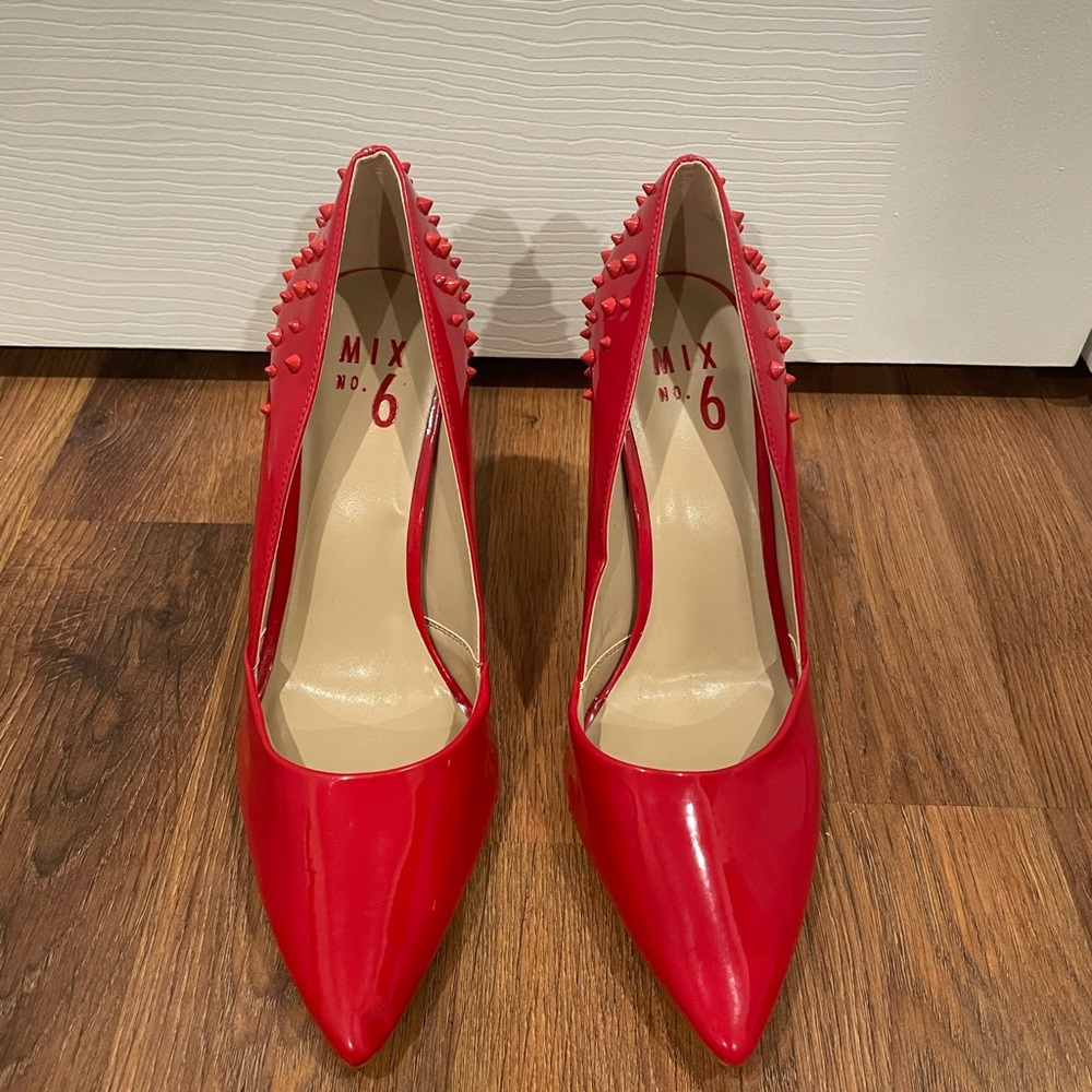 NWOT Mix no 6 red pumps